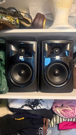 JBL 305P Studio Monitor Pair (Mk|I 5-inch Powered)