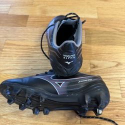 Mizuno Kids’ Alpha Select Soccer Cleats, Size 6