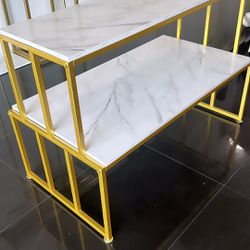 Good And White Retail Table 