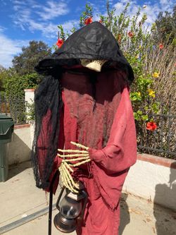 6' talking reaper with lantern