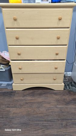 5-Drawer Wood Dresser / Tall Chest – Good Condition