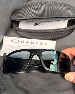 Oakley sunglasses (Model: Fuel Cell) Polarized