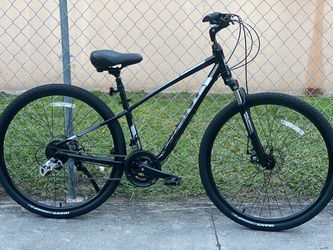 Giant Cypress Hybrid Bike, 28” wheels
