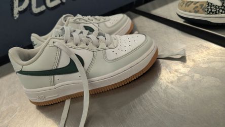 Kids Air Force Ones size 3.5 y