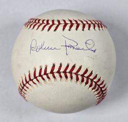 Robin Roberts Autographed Signed Baseball w/ MLB Authentic Autgraph Certification - R0007489