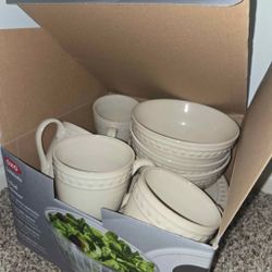 Dinnerware Sets 