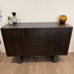 Living Spaces Dining Table Set + Matching Hutch – Must Pick Up