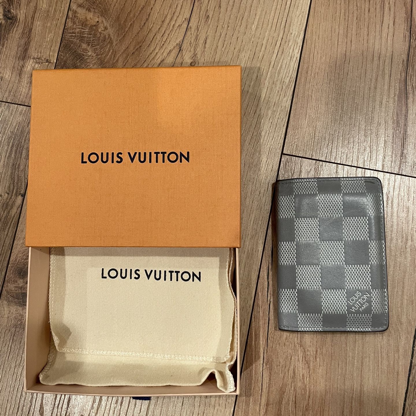 Louis Vuitton Slender Wallet for Sale in Irvine, CA - OfferUp