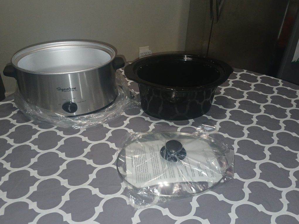Signature Gourmet 3.5 Qt. Slow Cooker with a brushed metal finish