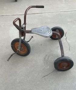 Old tricycle Angels