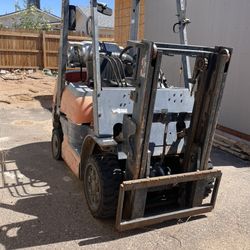 Toyota Forklift 1998 Model 42-6FGCU25 Runs Beautifully 