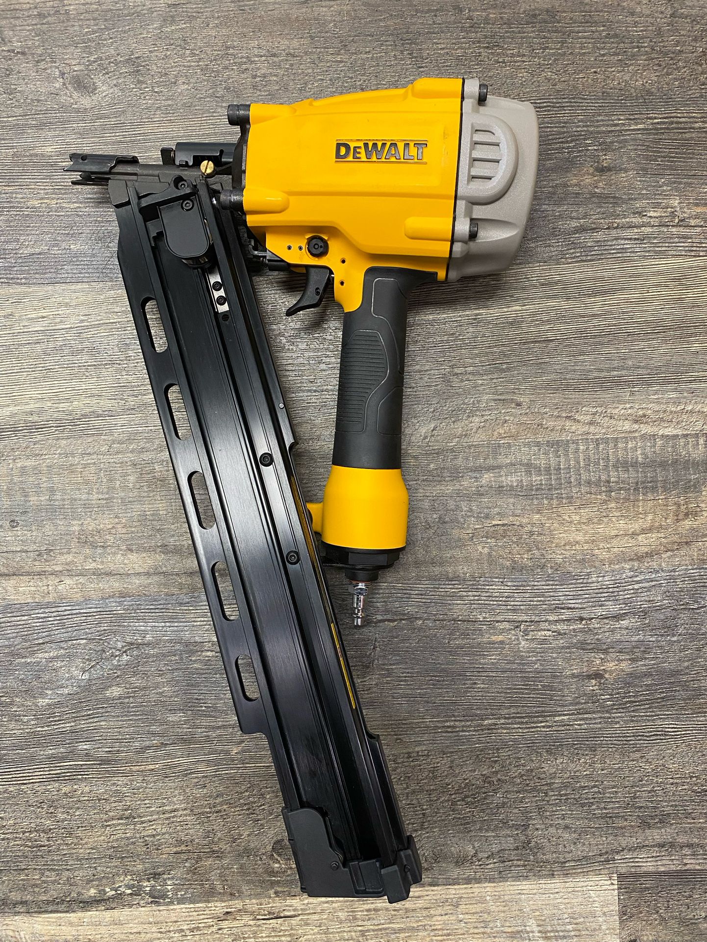 DEWALT DWF83PL 21 Degree Plastic Collated Framing Nailer