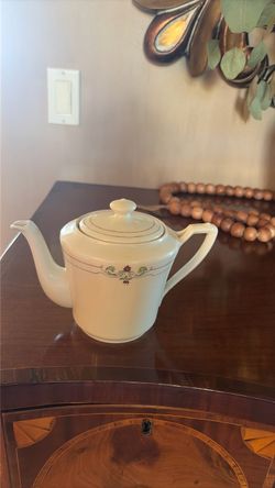Vintage Art Deco 1930 to 1950 tea kettle