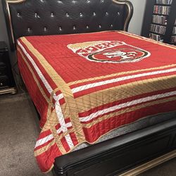 NEED TO GET RID OF ASAP!!!  Complete 5 Pc Cal King Bedroom Set.  WILL LET GO FOR $450 Local Pick Up Only.  SERIOUS INQUIRIES ONLY!!