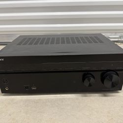 Sony STR-DN840 7.2 Channel 1050-Watt A/V Receiver (Black)