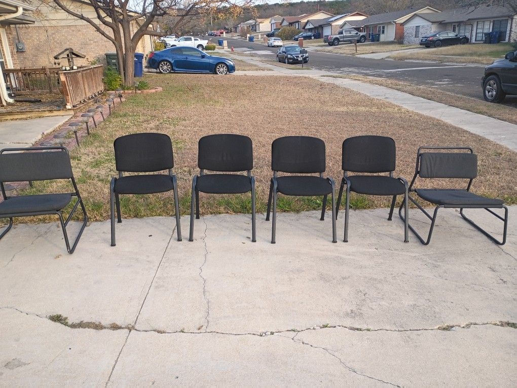 4 Office Chairs And 2 Lounge Chairs