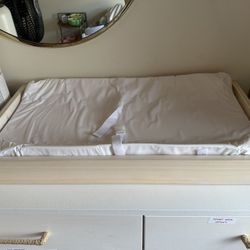 Da Vinci Changing Station & Changing Pad