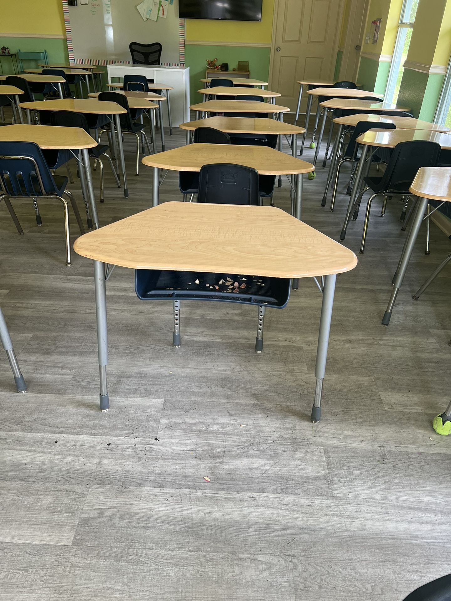 School desks And Chairs for Sale in Vlg Wellingtn, FL OfferUp