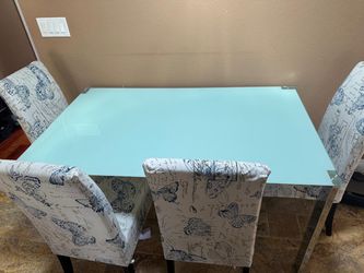 Great looking tempered Glass dinning table for 6