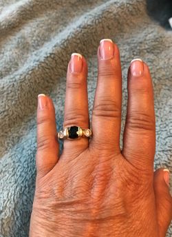 Gorgeous blue ring with side sones