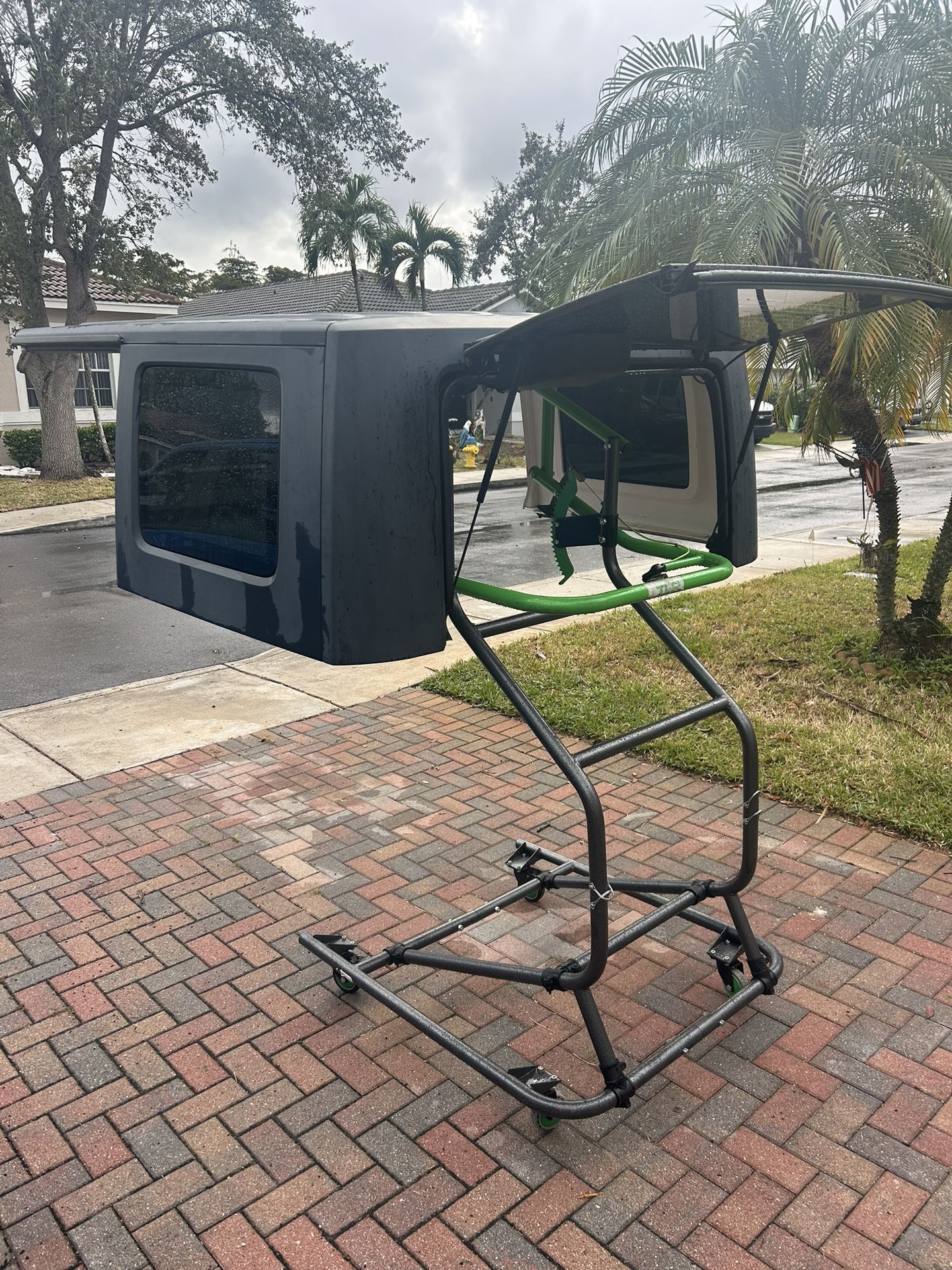 Hardtop, Freedom Panels & Lift Pro Jack For A 4 Door Jeep JK