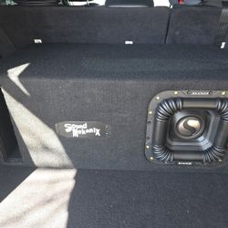 ** Like New ** Kicker Solo X 10" 1 Ohm Subwoofer W/ Custom Kicker Box