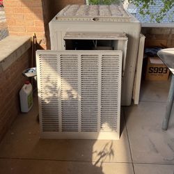 Brisa Window Air Conditioner—-very Good Condition