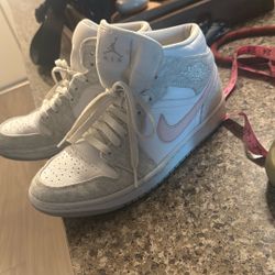 Air Jordan 1mid Heather Grey And Pink Size 9
