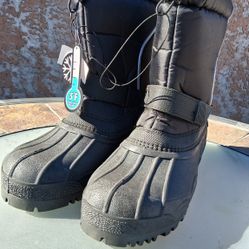 New men's size 11 snow boots 👢. 