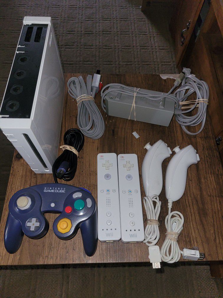 Modded Nintendo Wii (Gamecube Compatible)