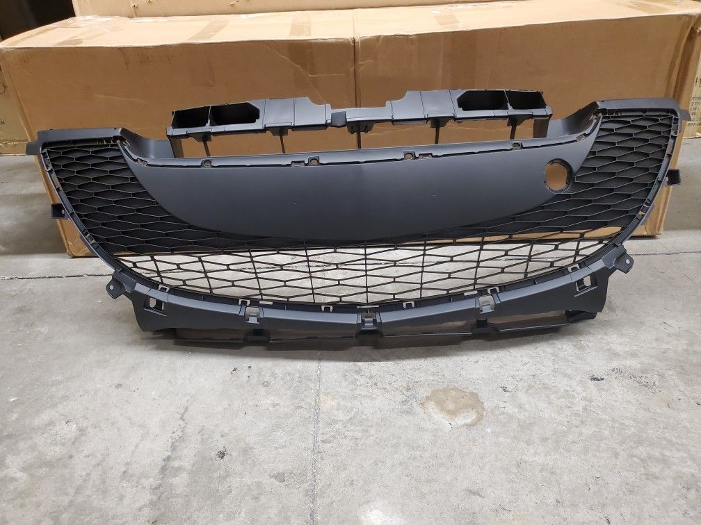 2011-2012 Mazda 3 2.0 Front Lower Bumper Grill Assembly