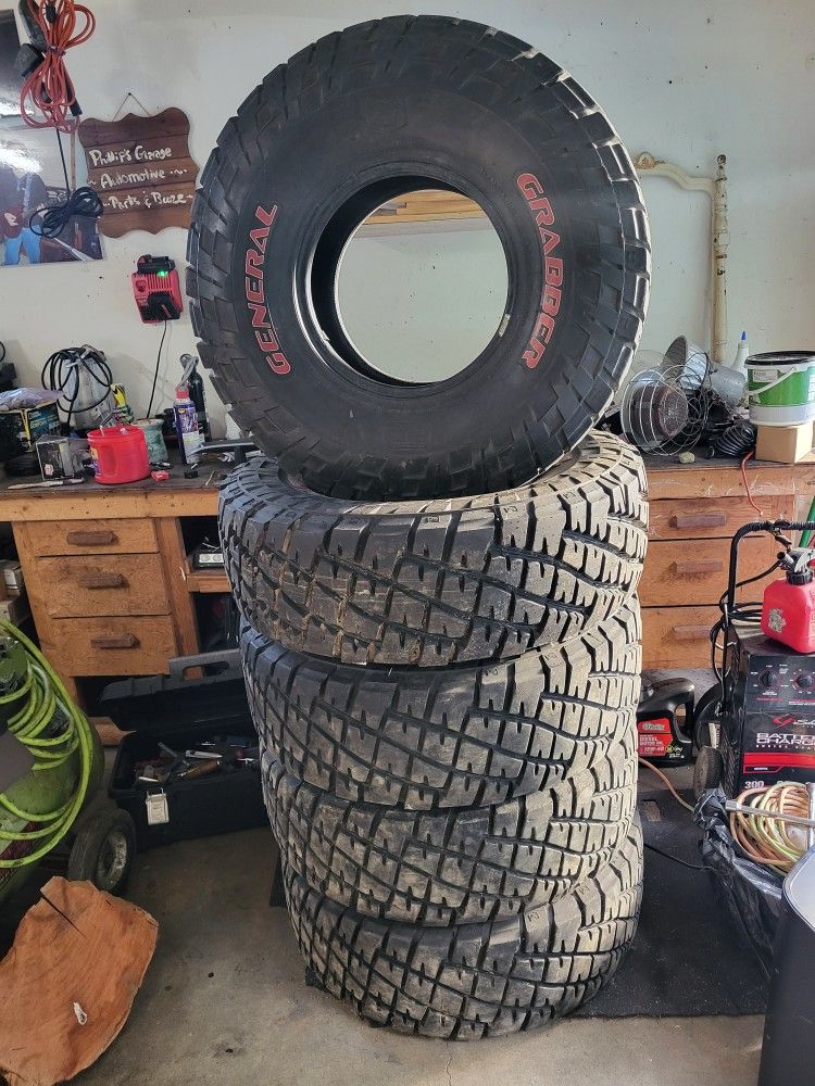 35x12.5R15