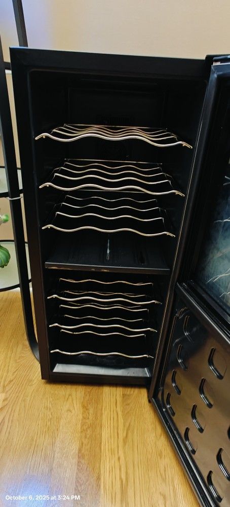 24 Bottle Wine Cooler Refrigerator