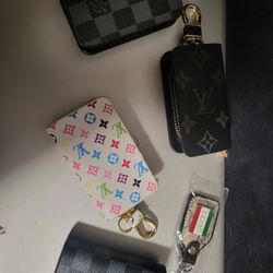 KEY HOLDER 