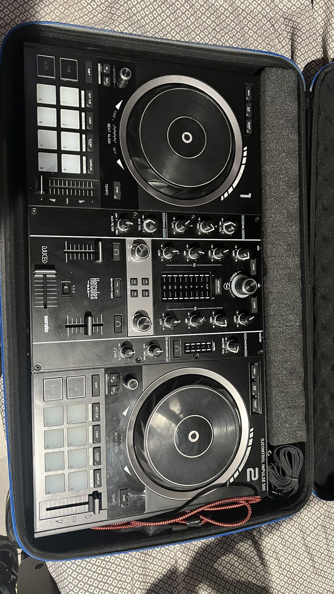 hercules inpulse 500 Dj With Small Speaker And The Case For Mixer