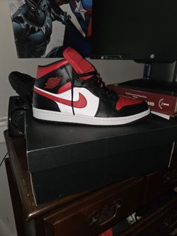 AIR JORDAN 1 MID
B