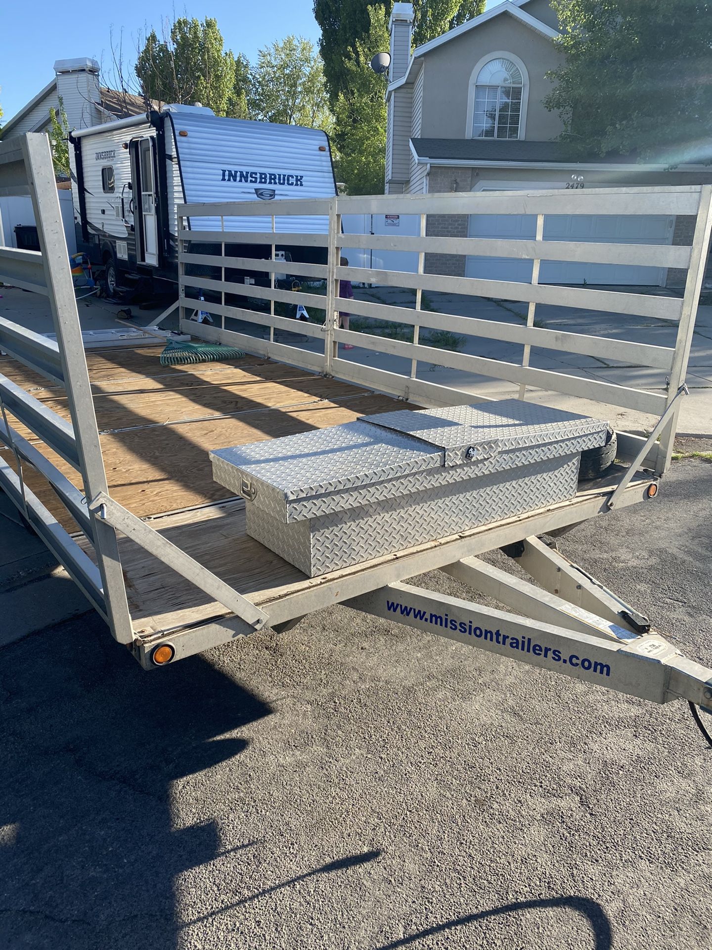 20’ aluminum flatbed with drive on sides