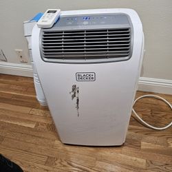 Black & Decker Portable Air Conditioner! On Casters For Easy Moving! Runs Well ! 