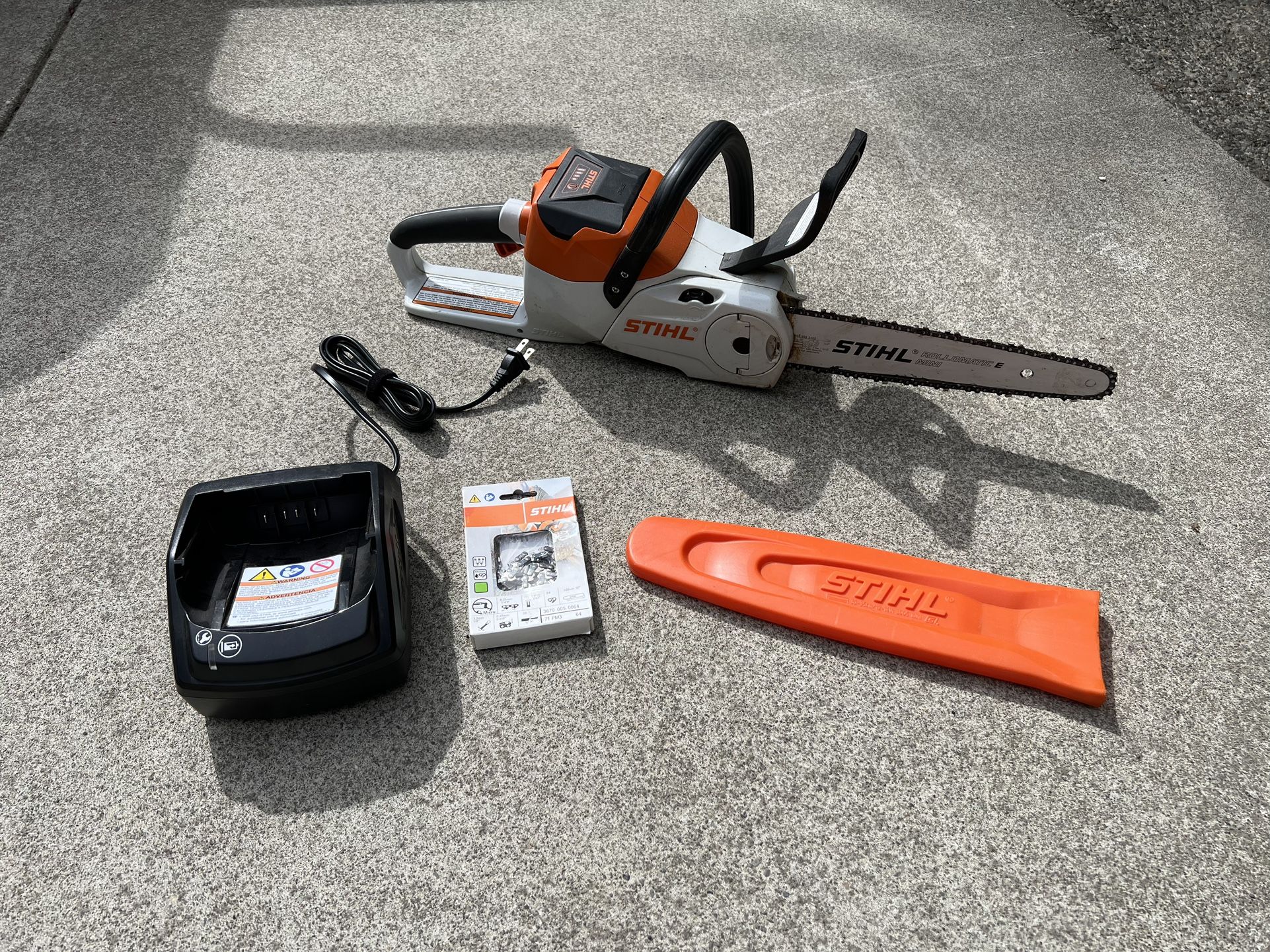 STIHL Chainsaw MSA 140C W12in Bar Battery Charger Extra Chain For stihl-chainsaw-msa-140c-w12in-bar-battery-charger-extra-chain-for