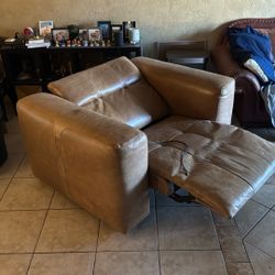 Reclining leather loveseat