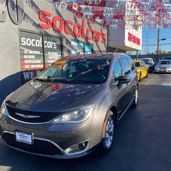 2017 Chrysler Pacifica Touring-L Plus Minivan 4DR