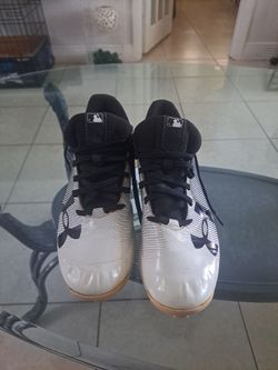 Beisbol cleats  Under  Armour  size 8.5