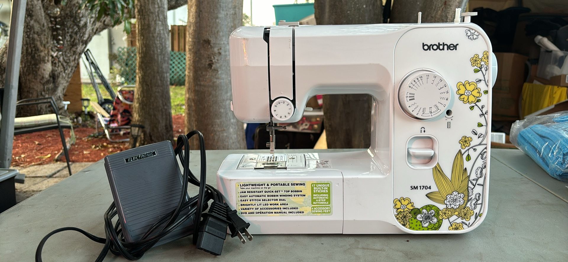 Brother SM1704 17-Stitch Free Arm Sewing Machine