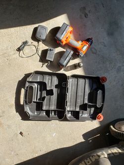 Black and decker drill with 2 batteries and charger