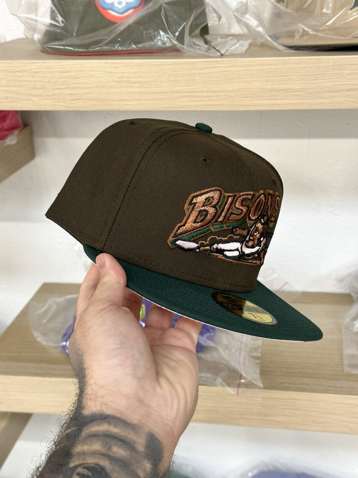 Exclusive New Era Fitted Bison Sz 7 1/2