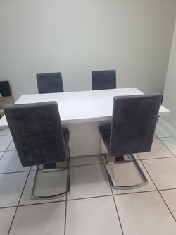 White Dinning Table