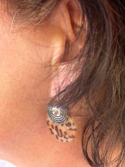 Southwestern-Style Animal print necklace and earrings