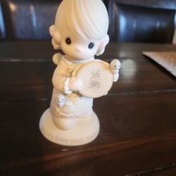 PRECIOUS  MOMENTS  FIGURINE 