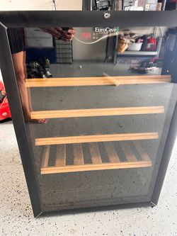 EuroCave Wine Fridge / Wine Cellar – Excellent Condition