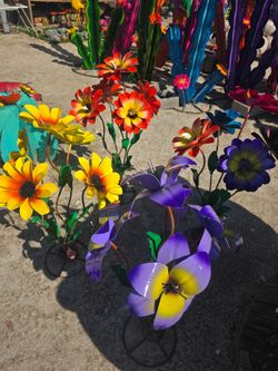 🌸Colorful Metal Blooms That Never Need Water🌵Metal Yard art,Cacti🌷POTS